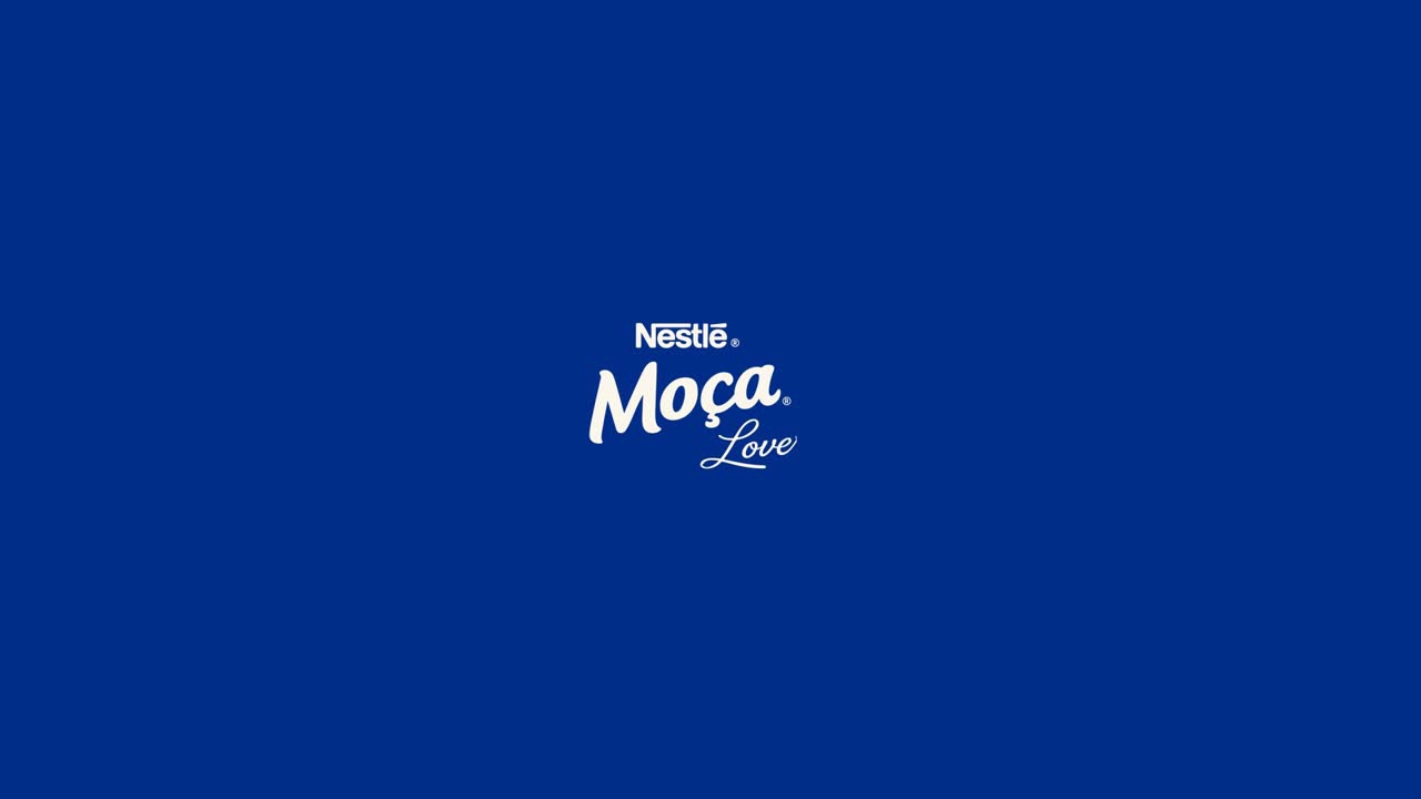 Logo Nestlé Moça Love sobre fundo azul