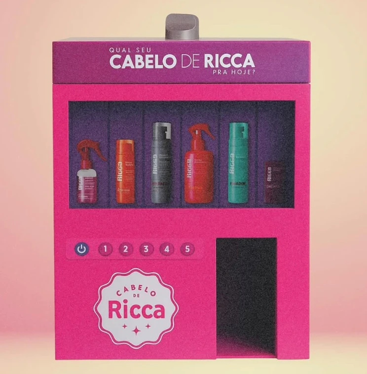 Mood Machine: vending machine rosa da Cabelo de Ricca com produtos capilares